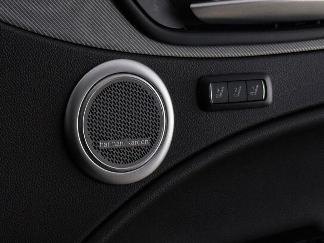 Alfa Romeo Stelvio thumbnail Misc Controls
