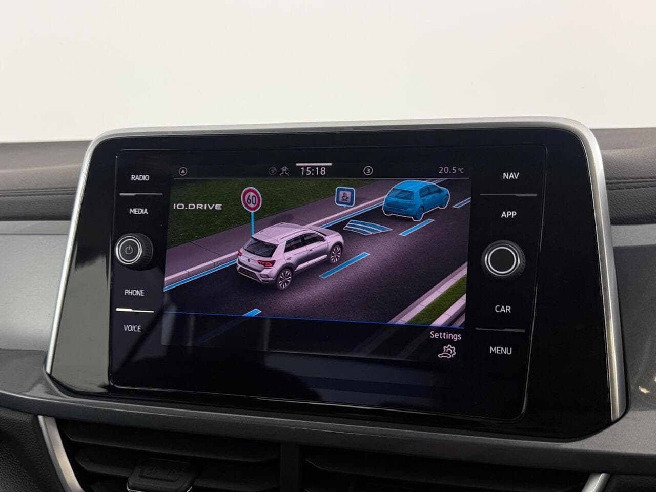 Volkswagen T-Roc thumbnail Infotainment System