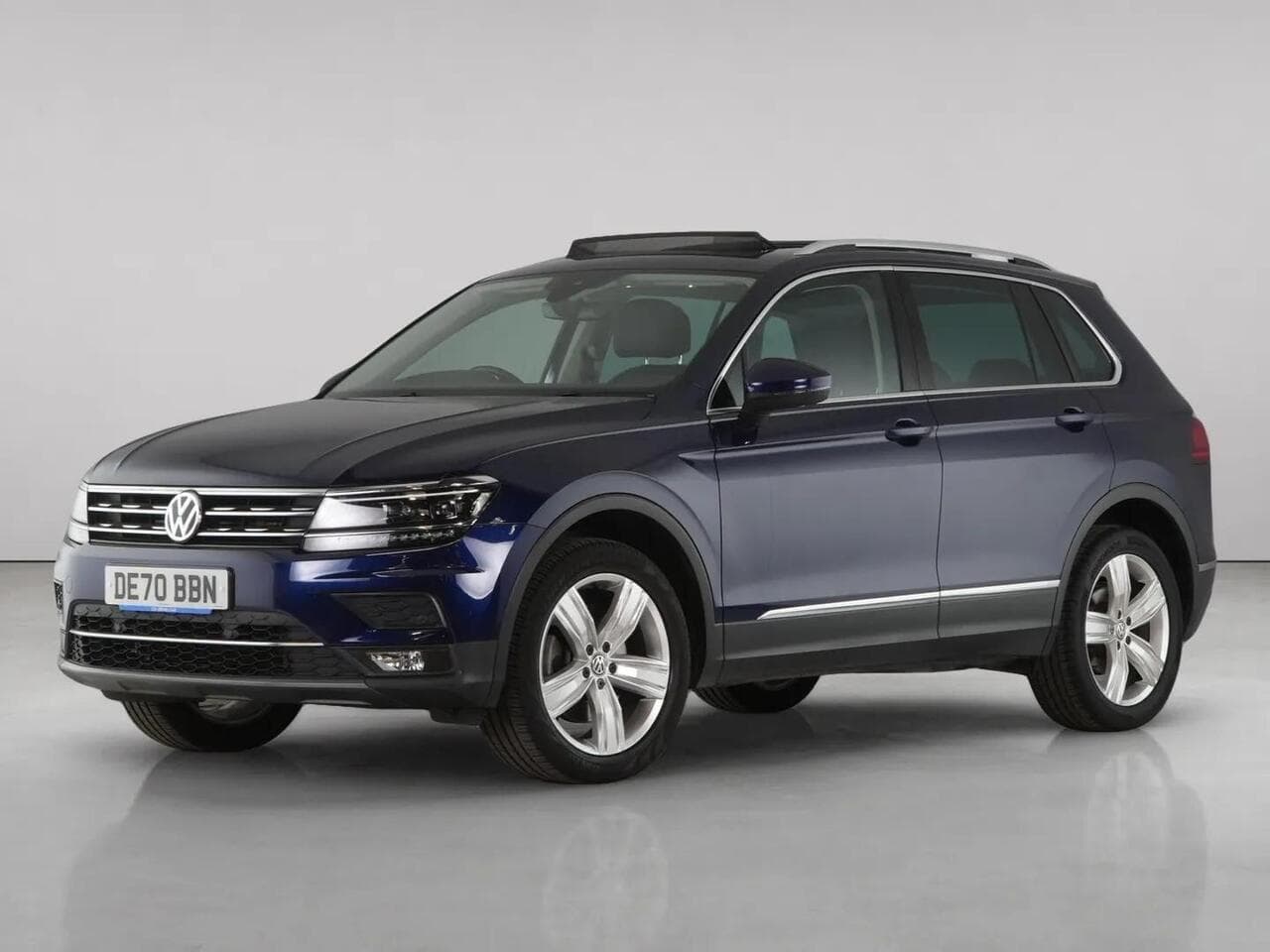 Volkswagen Tiguan thumbnail Front Left