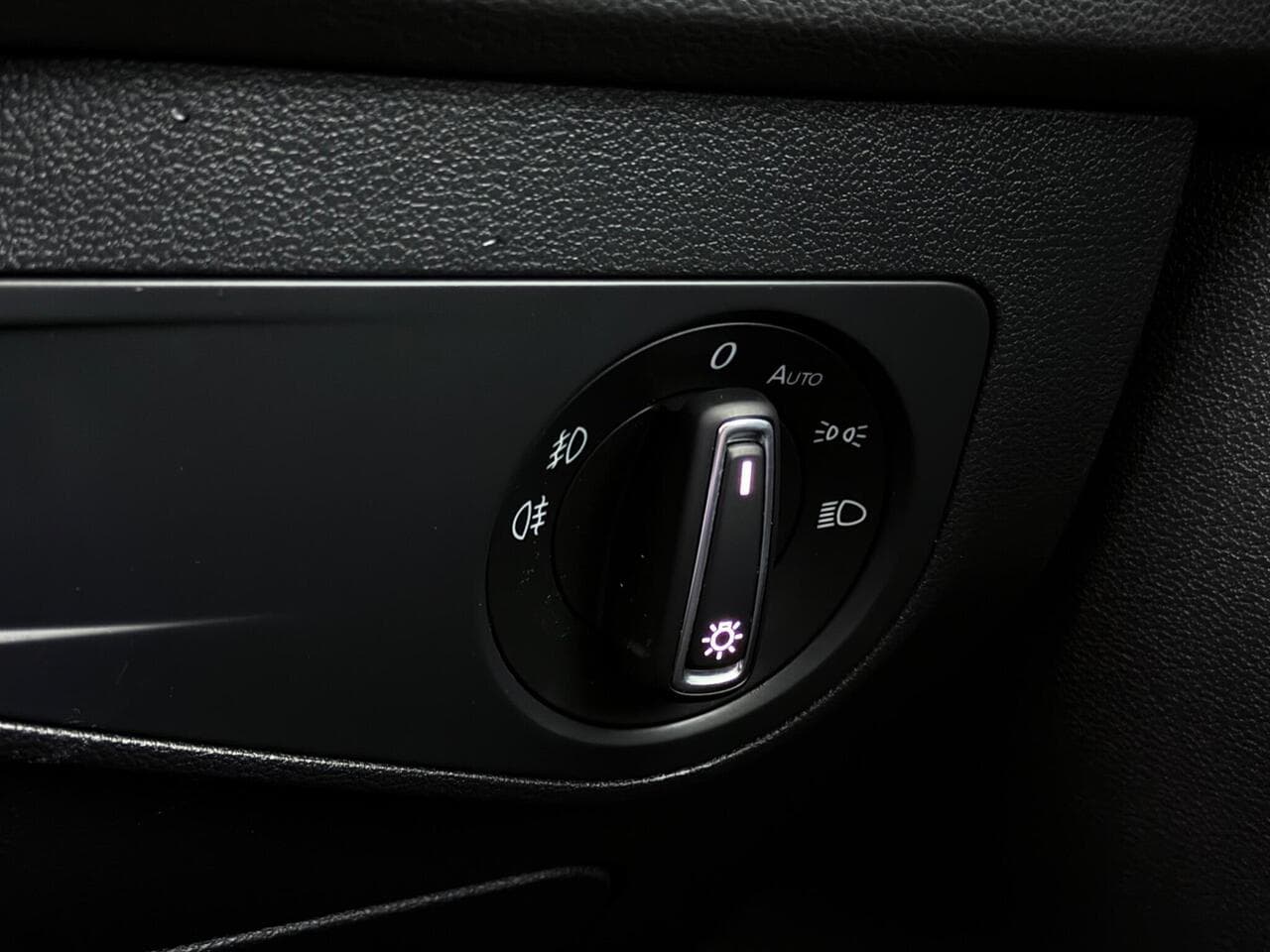 Volkswagen Tiguan thumbnail Misc Controls