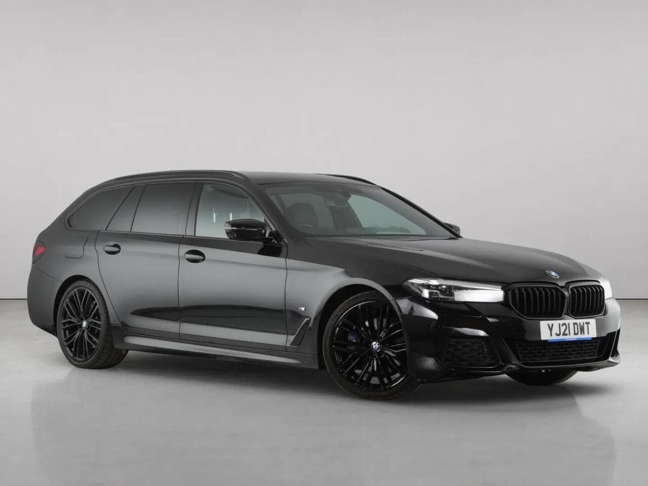 BMW 5 Series - BMW 5 Series 2.0 520d MHT M Sport Touring 5dr Diesel Hybrid Steptronic Euro 6 (s/s) (190 ps)