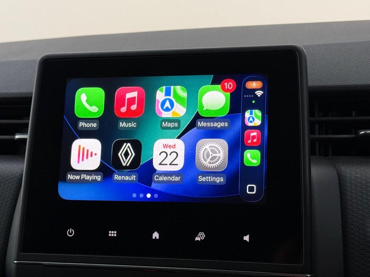 Renault Clio thumbnail Infotainment System