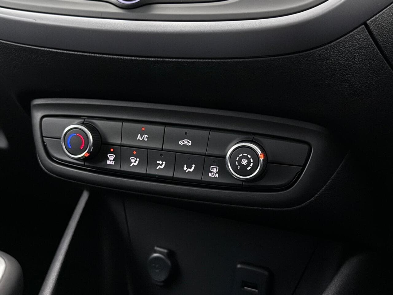 Vauxhall Crossland thumbnail Misc Controls