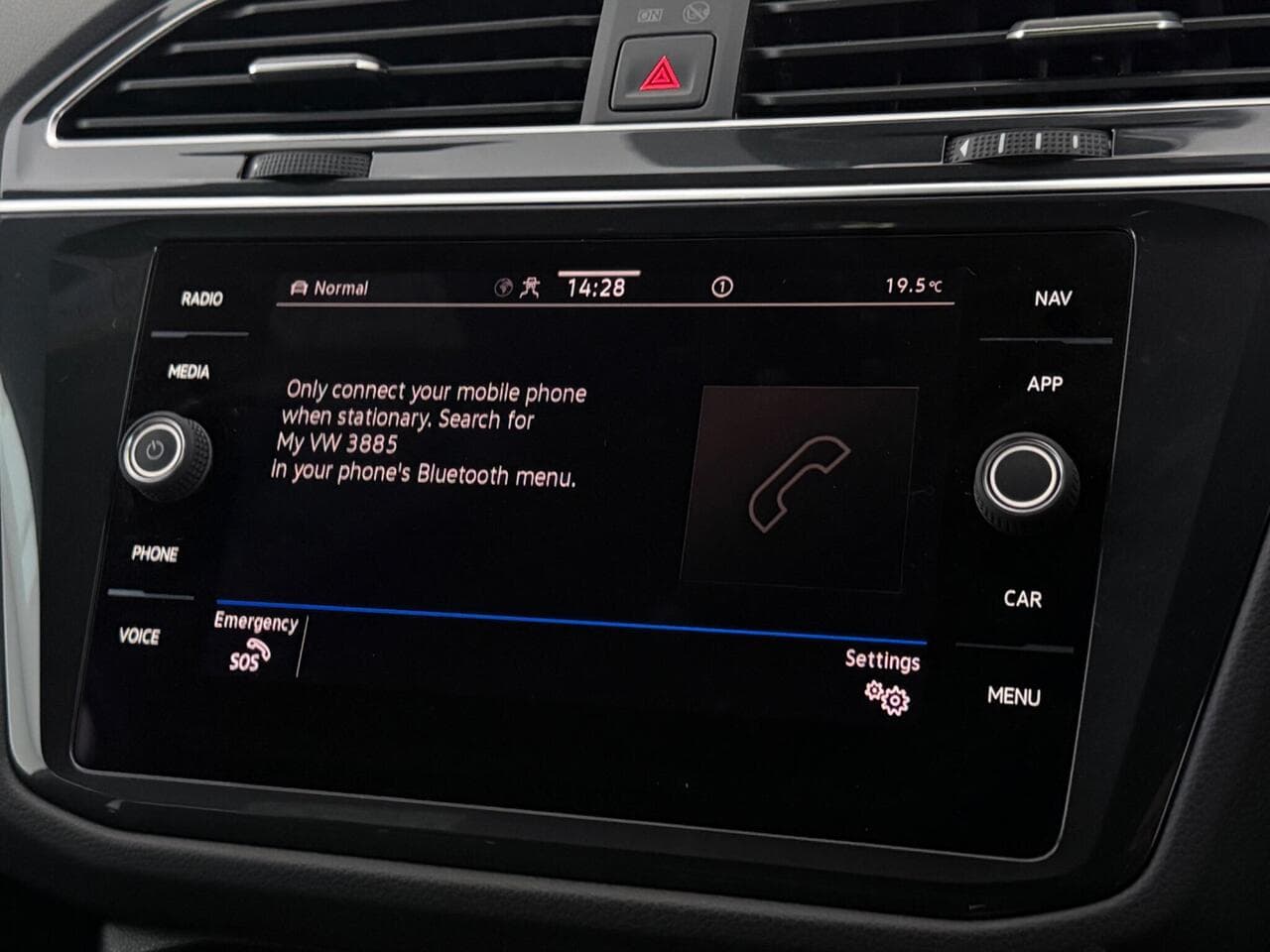 Volkswagen Tiguan thumbnail Infotainment System