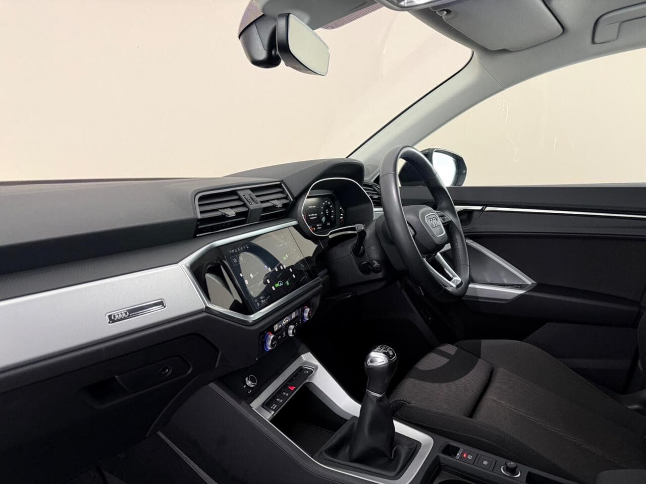 Audi Q3 thumbnail Interior Front