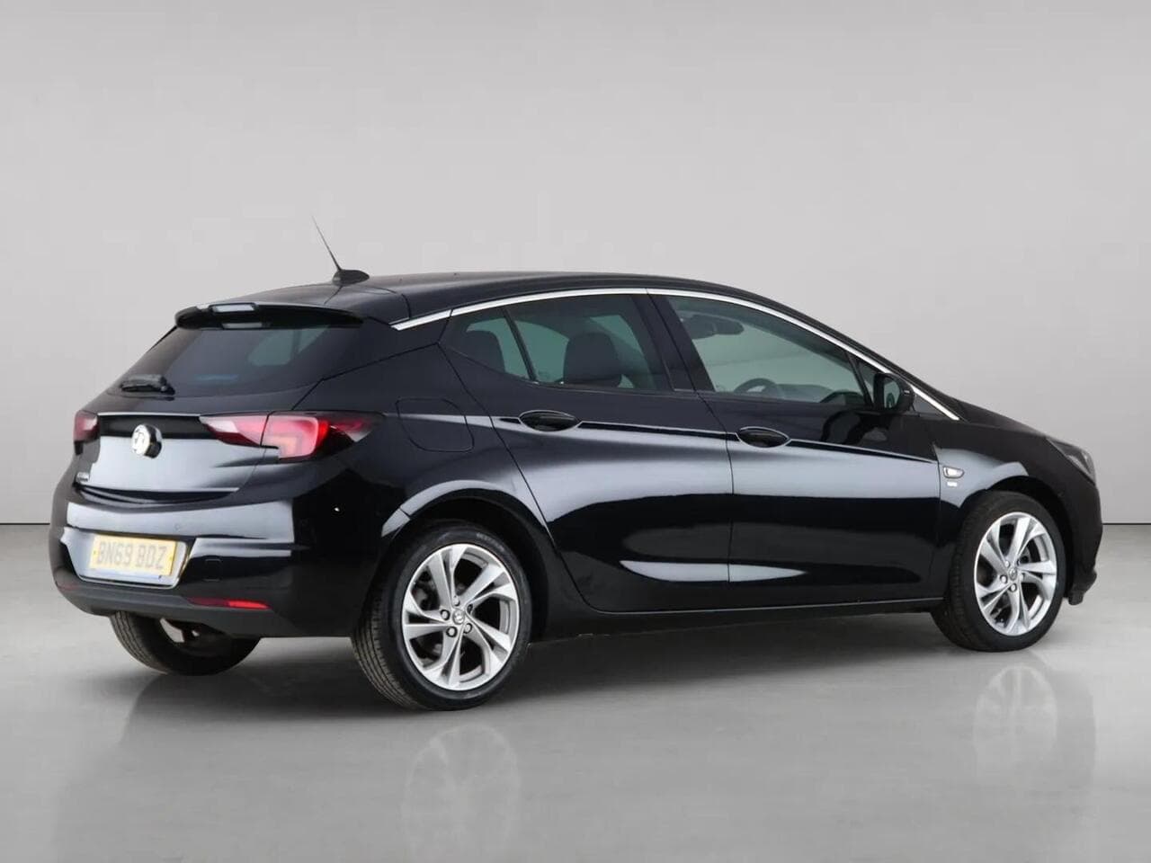 Vauxhall Astra thumbnail Front Right