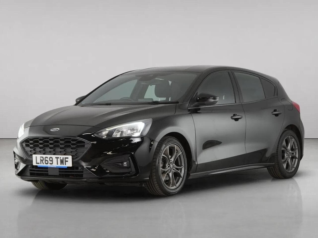 Ford Focus thumbnail Front Left