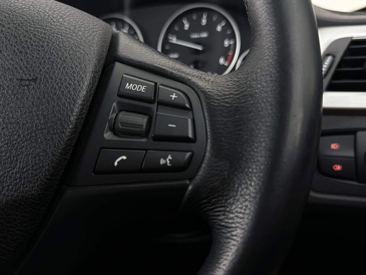 BMW 3 Series thumbnail Misc Controls