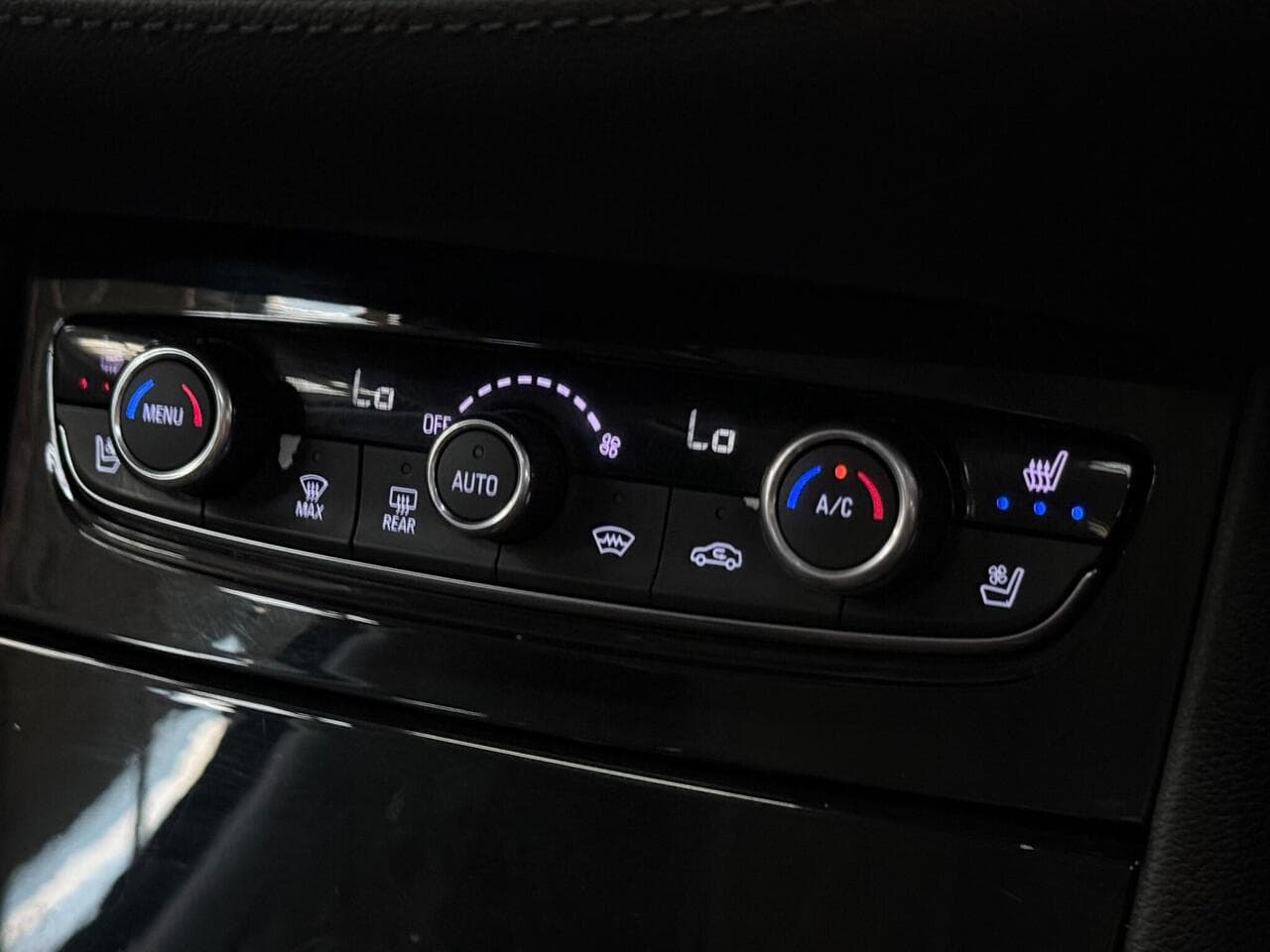 Vauxhall Grandland X thumbnail Misc Controls