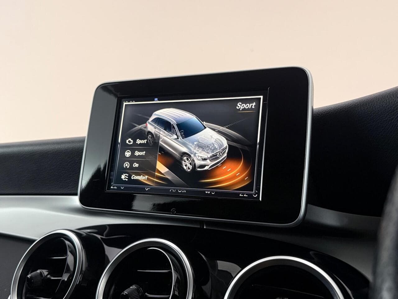 Mercedes-Benz GLC thumbnail Infotainment System