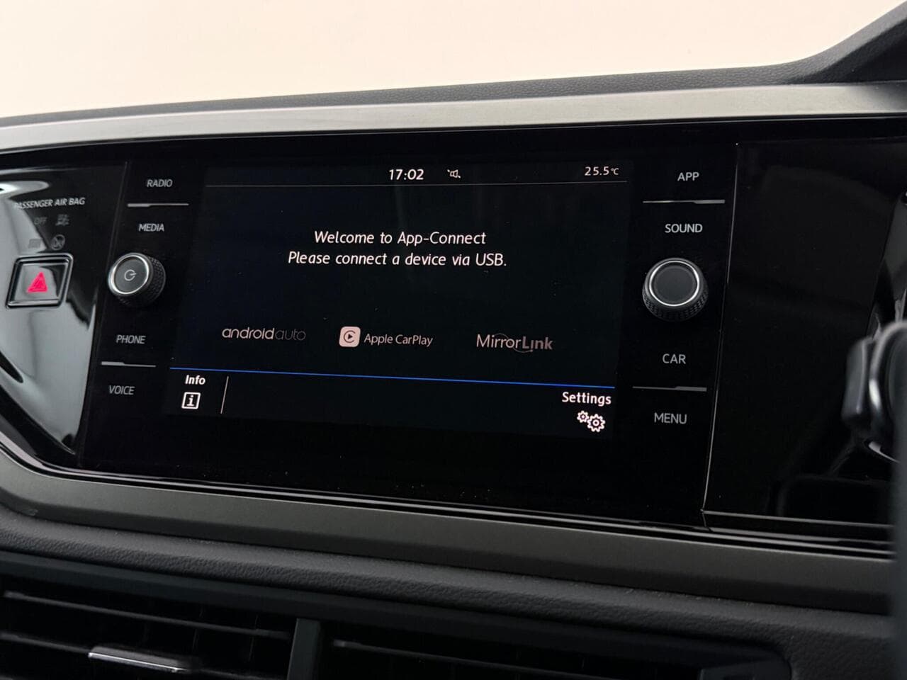 Volkswagen Polo thumbnail Infotainment System
