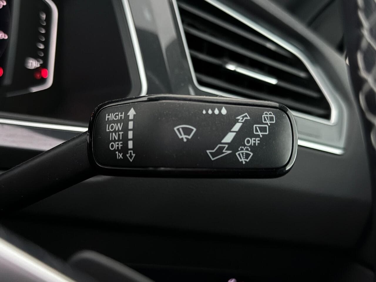 Volkswagen Tiguan thumbnail Misc Controls