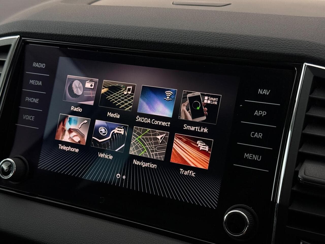 Skoda Karoq thumbnail Infotainment System