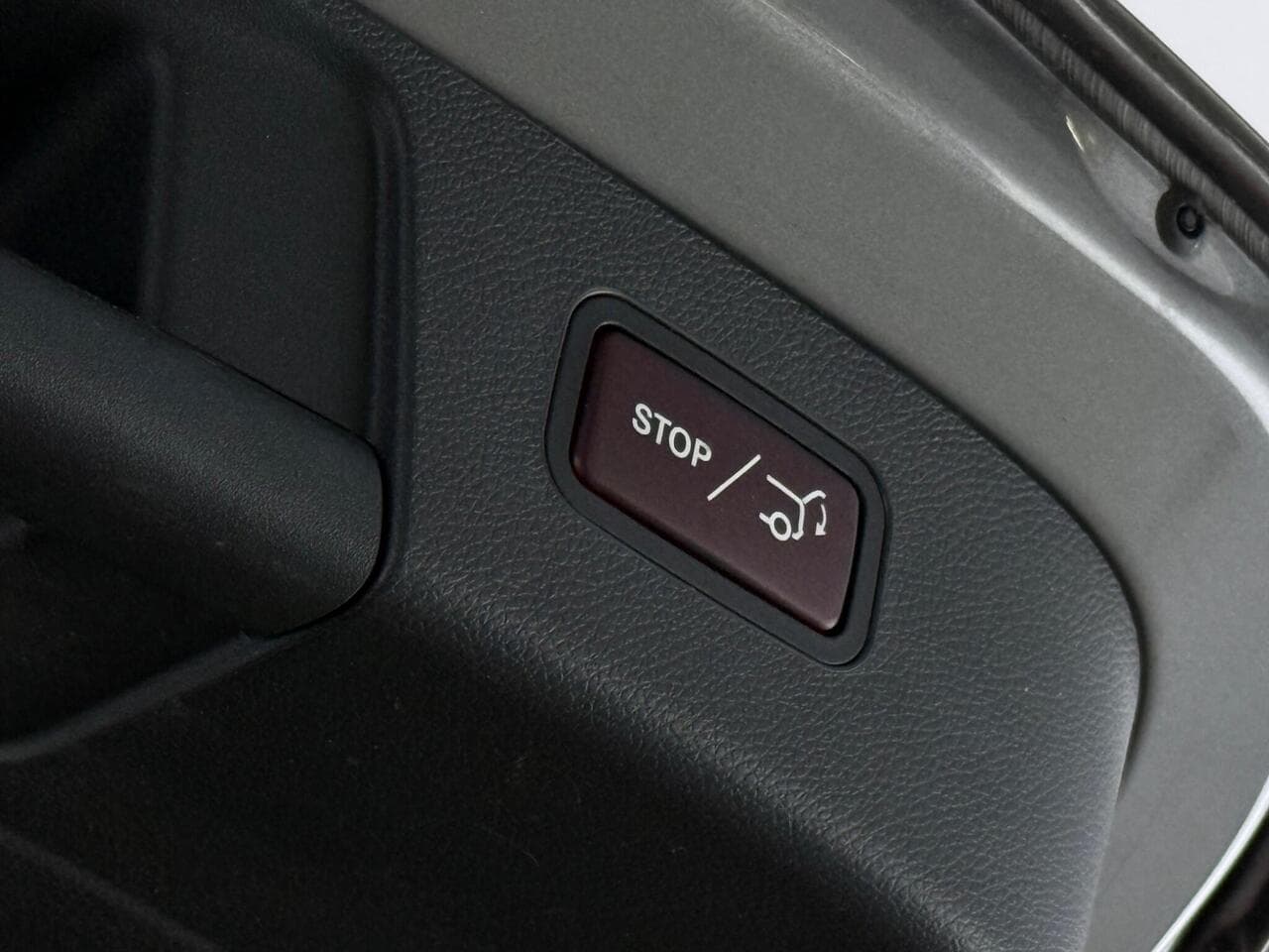 Mercedes-Benz GLA thumbnail Misc Controls