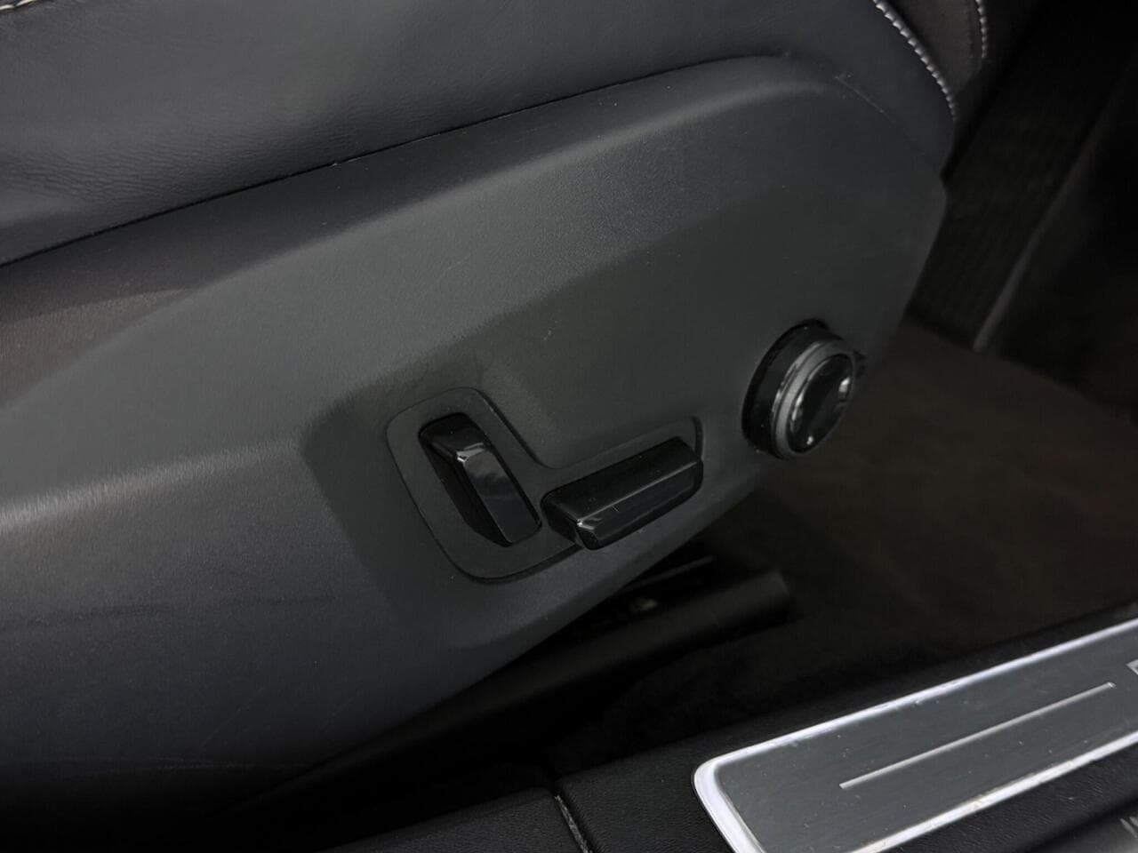 Volvo S90 thumbnail Misc Controls