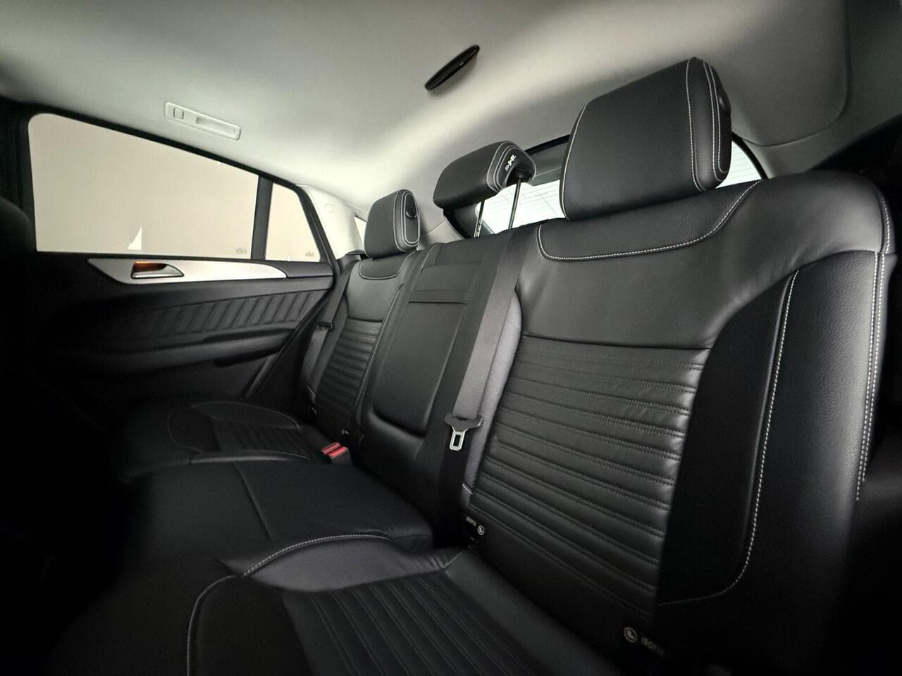 Mercedes-Benz GLE thumbnail Seats Rear