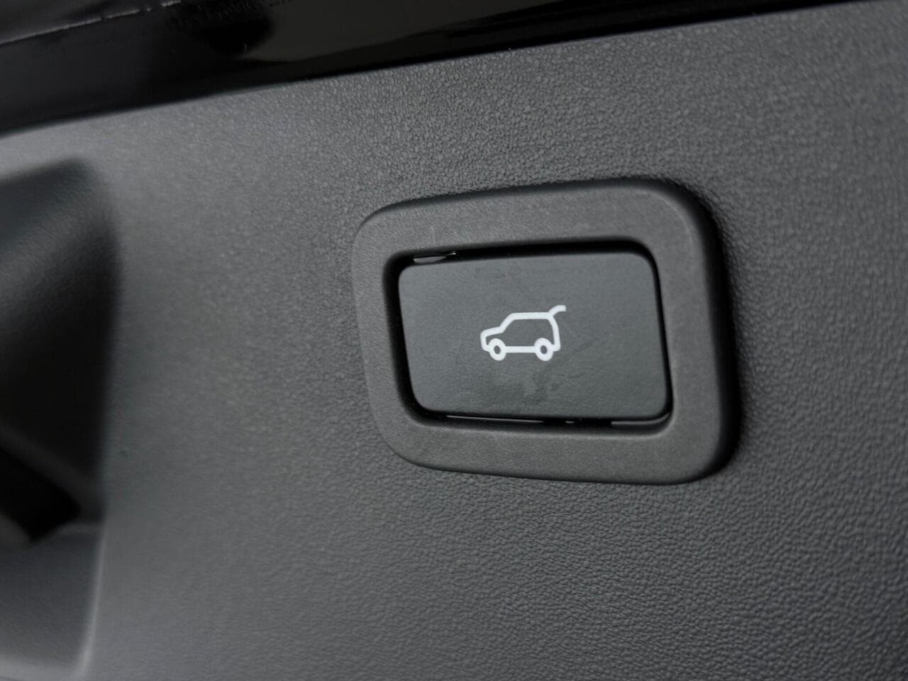 Jaguar E-PACE thumbnail Misc Controls
