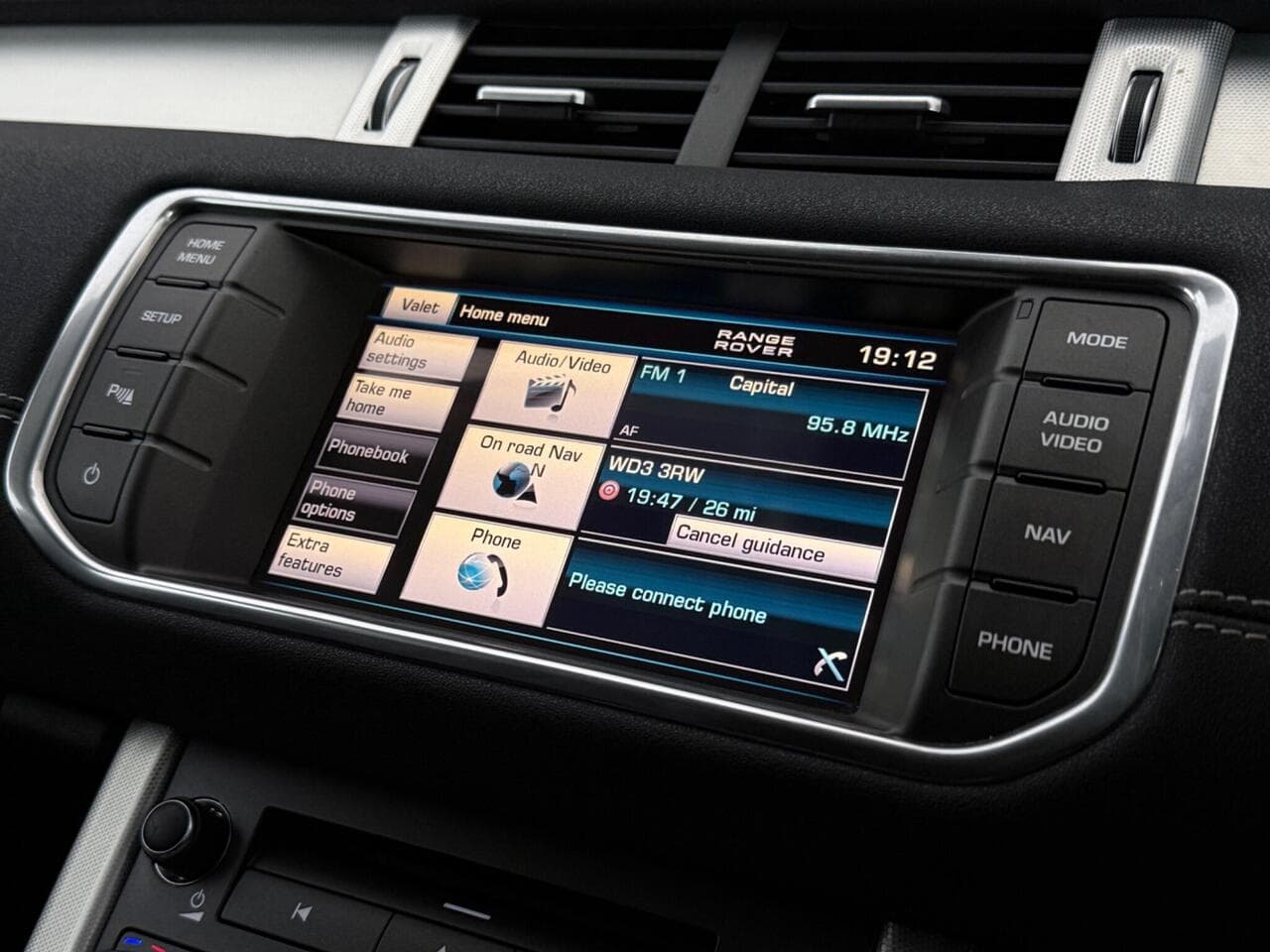 Land Rover Range Rover Evoque thumbnail Infotainment System