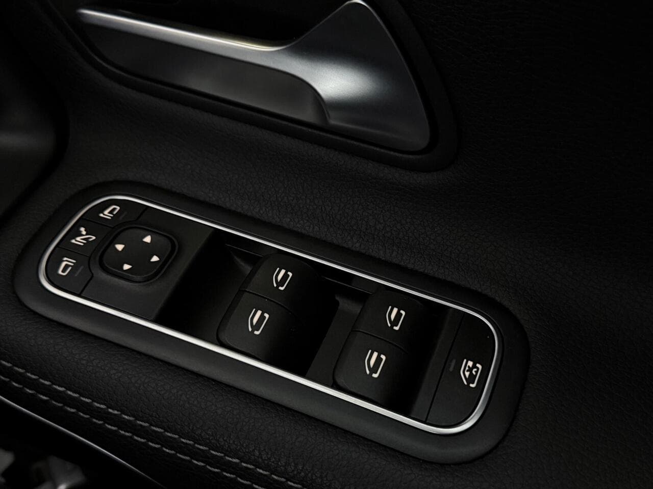 Mercedes-Benz CLA thumbnail Misc Controls
