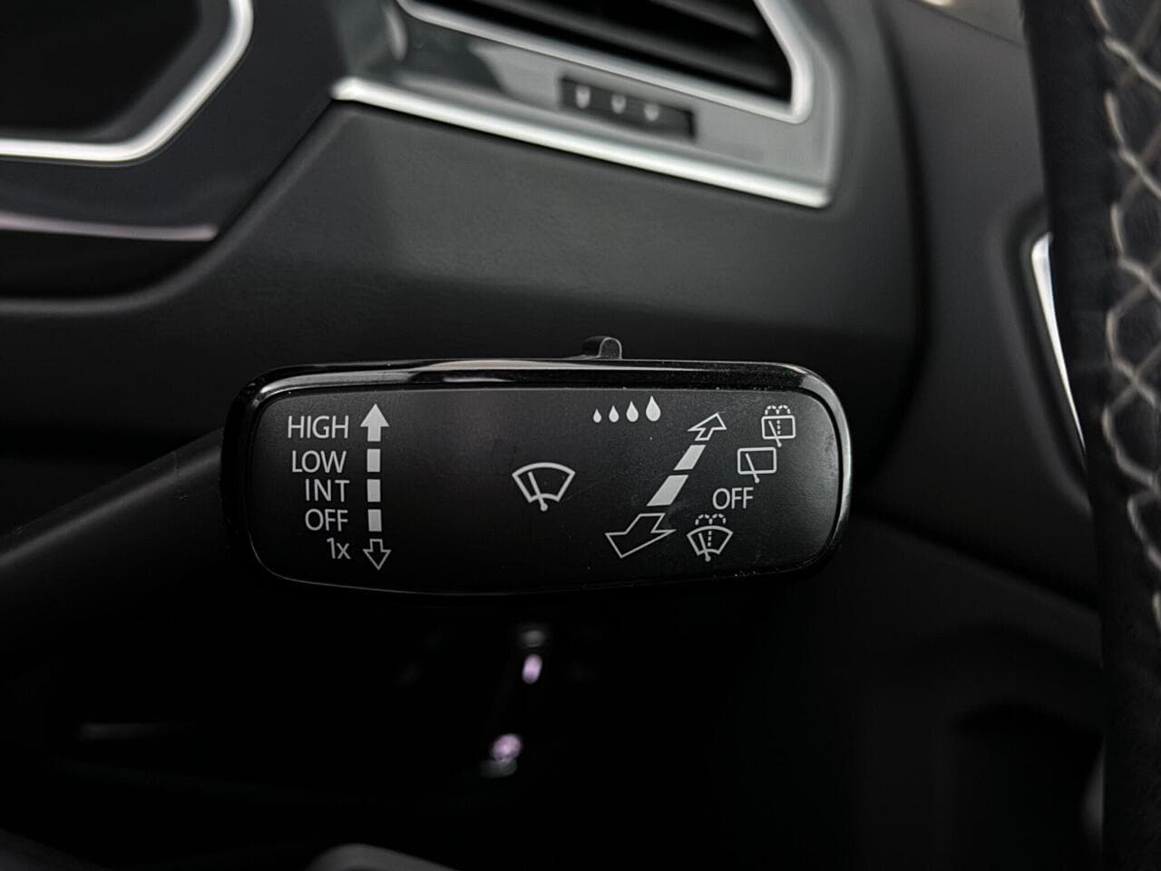 Volkswagen Tiguan thumbnail Misc Controls