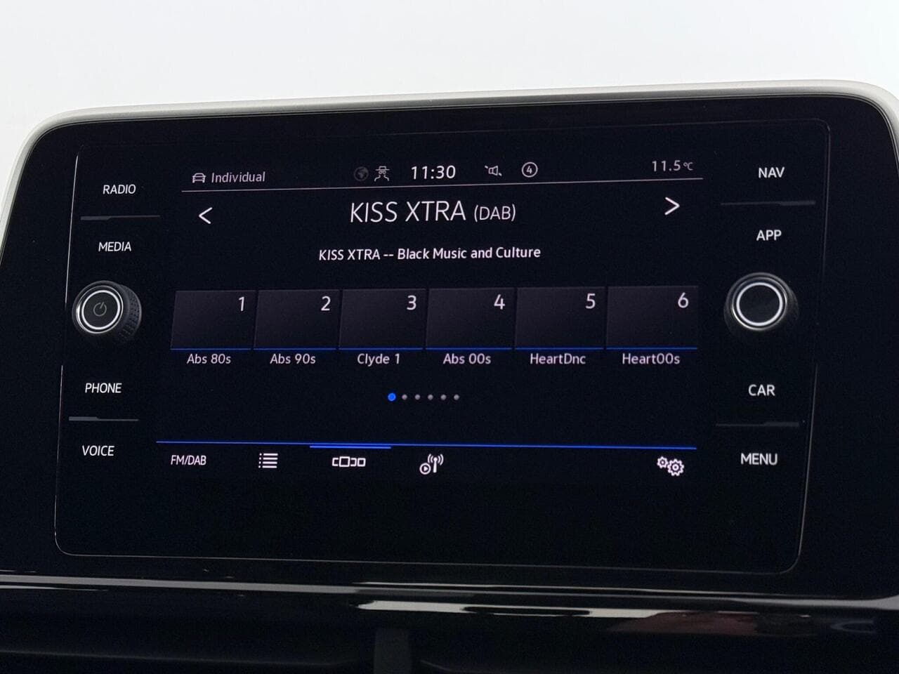 Volkswagen T-Roc thumbnail Infotainment System