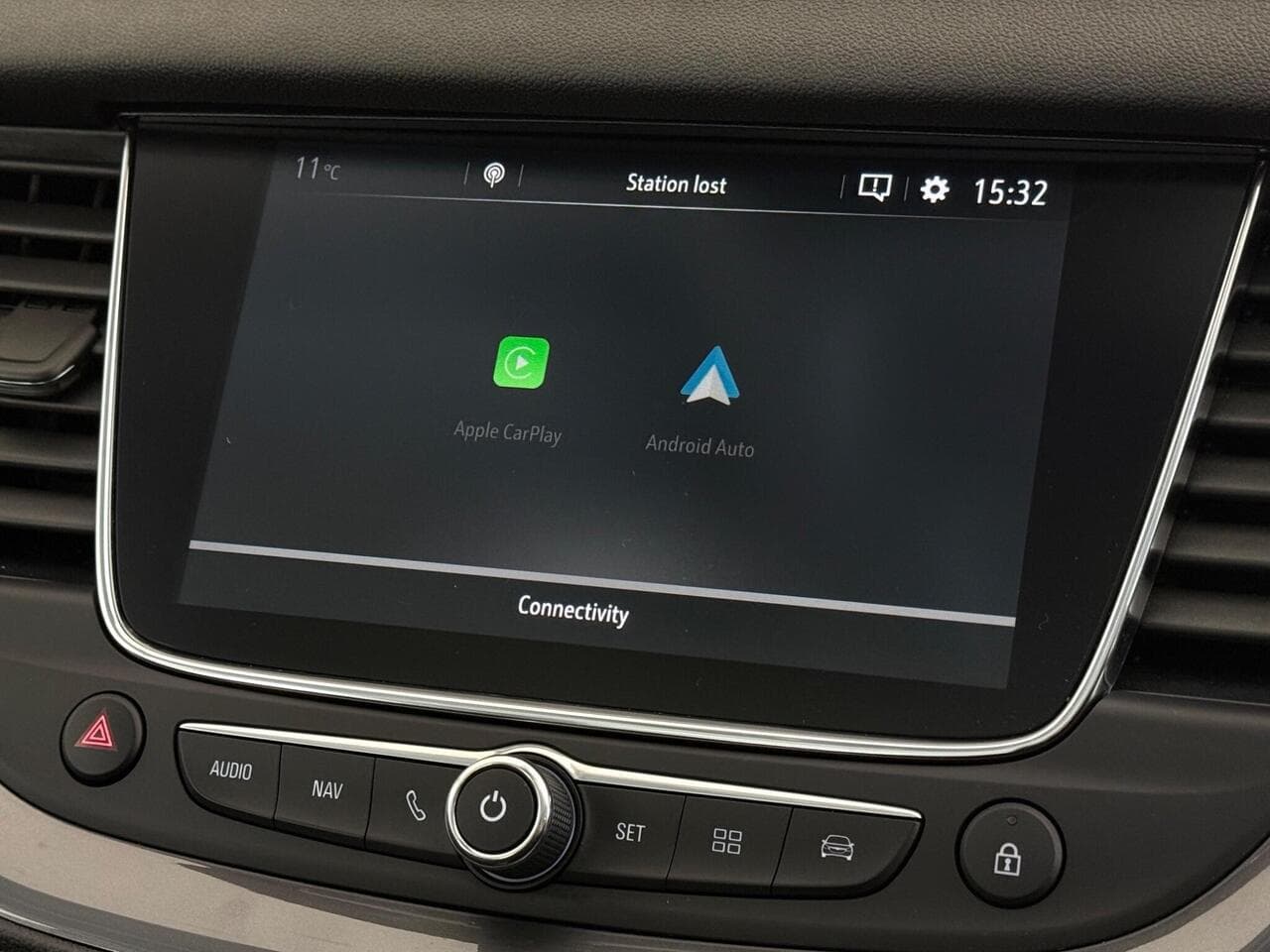 Vauxhall Grandland X thumbnail Infotainment System