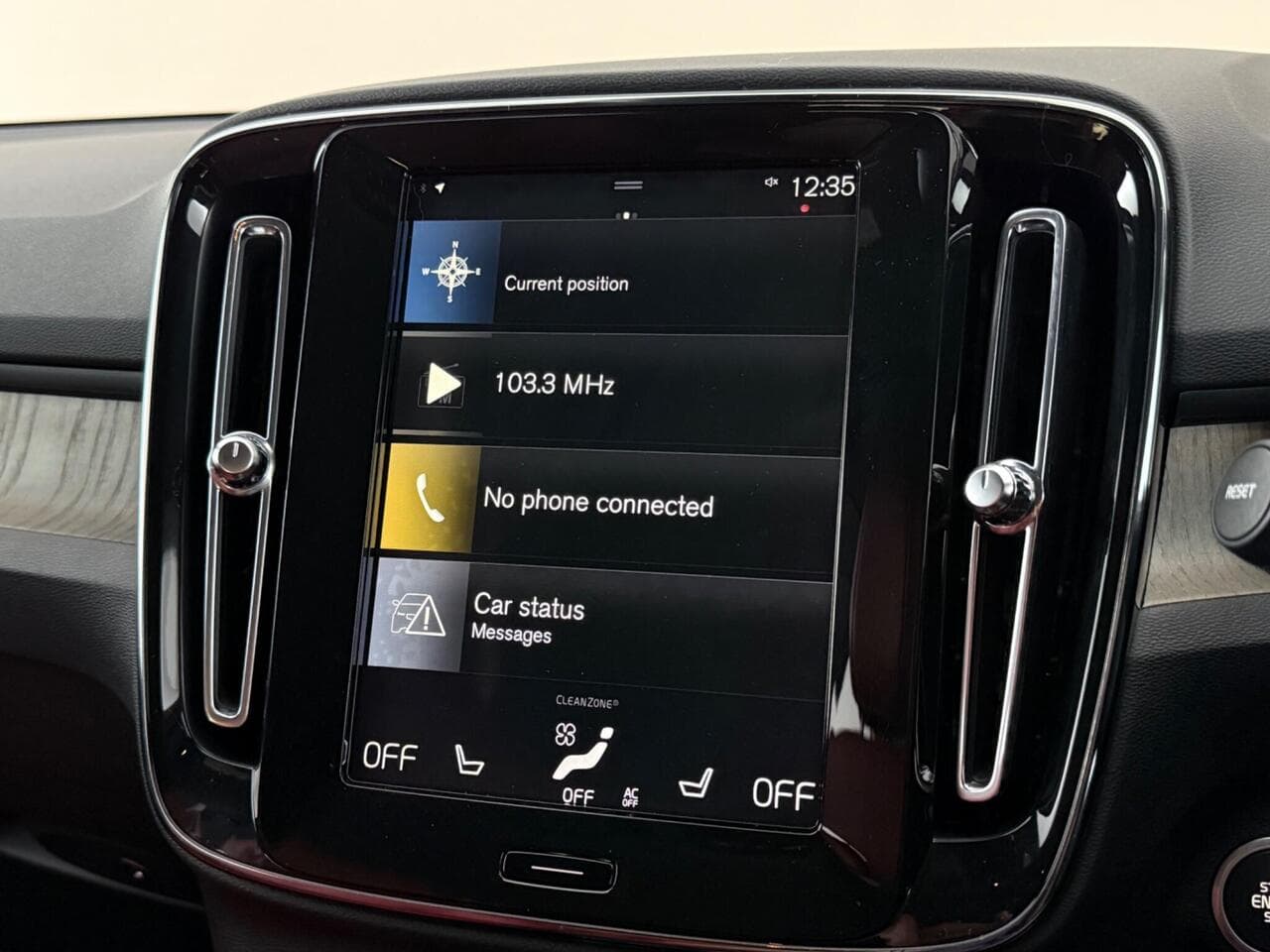 Volvo XC40 thumbnail Infotainment System