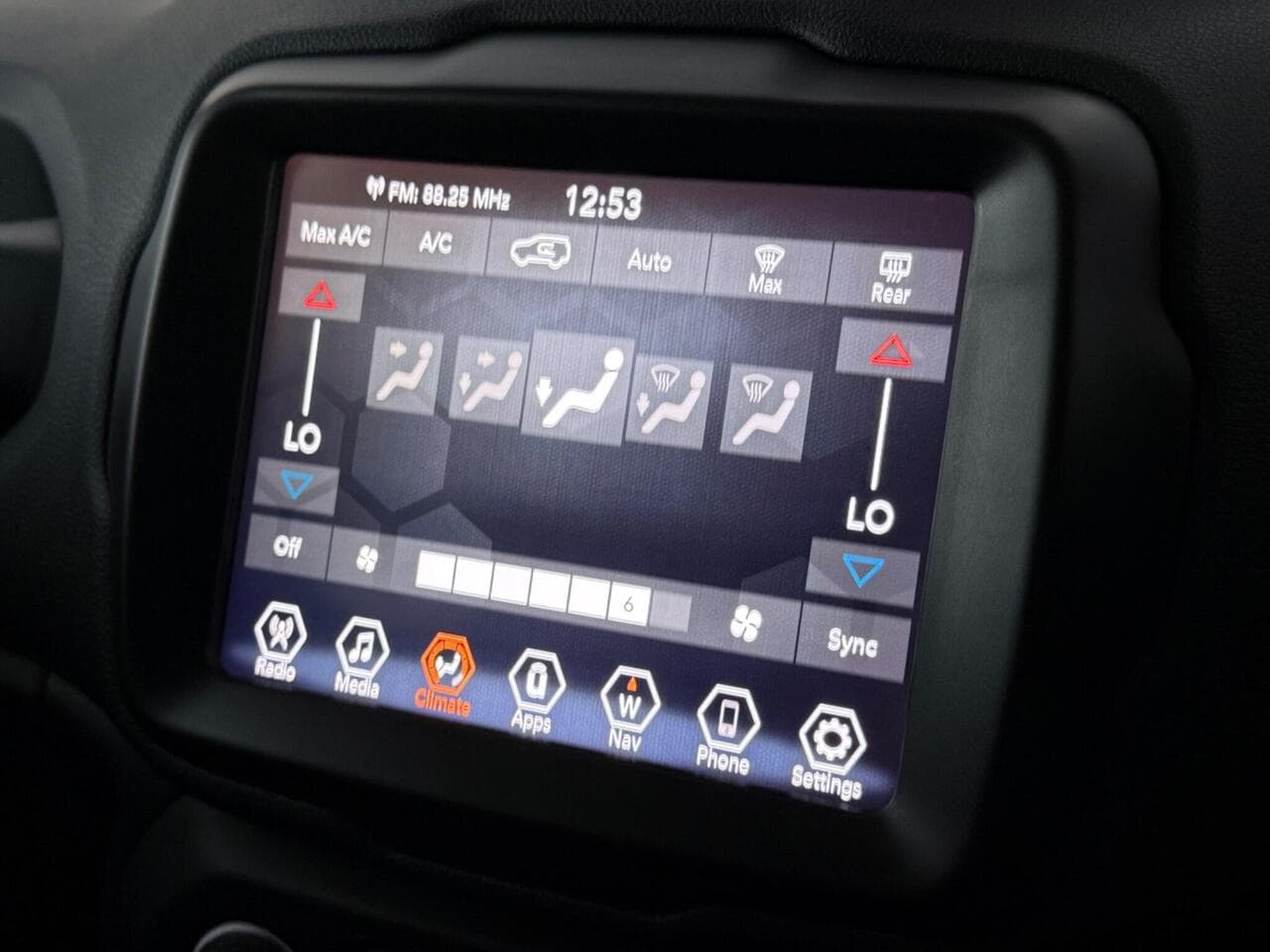 Jeep Renegade thumbnail Infotainment System