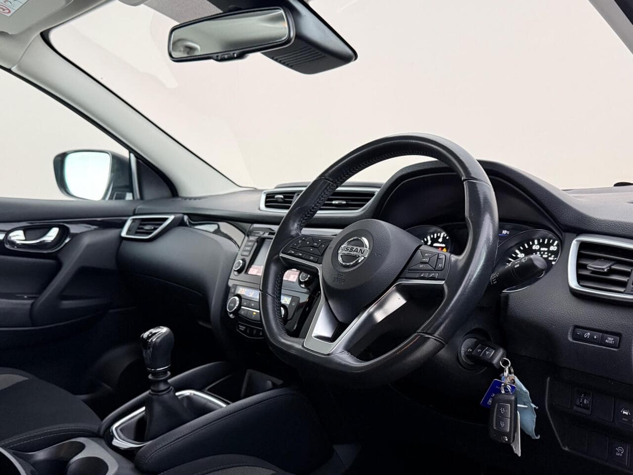 Nissan Qashqai thumbnail Interior Front