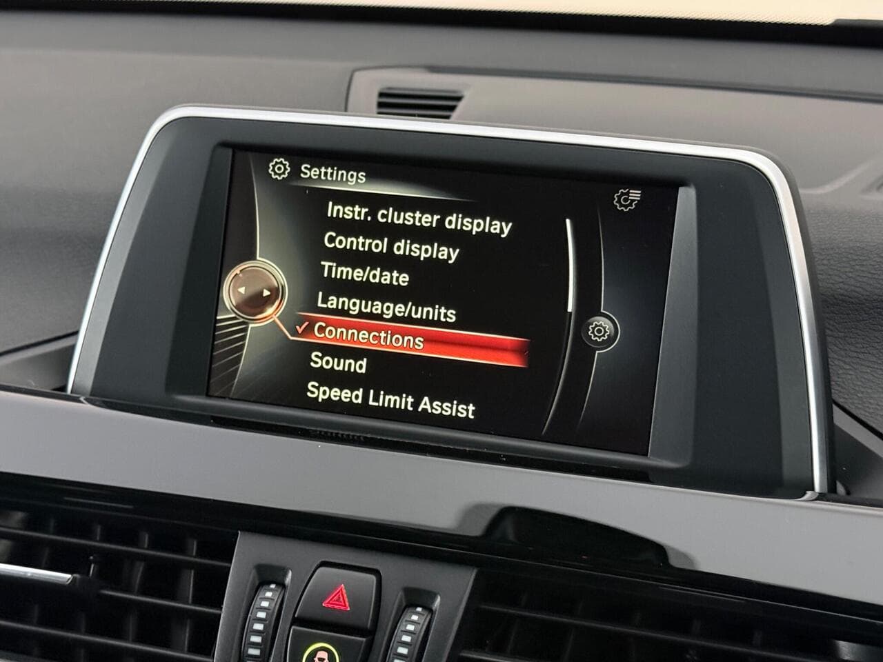 BMW X1 thumbnail Infotainment System