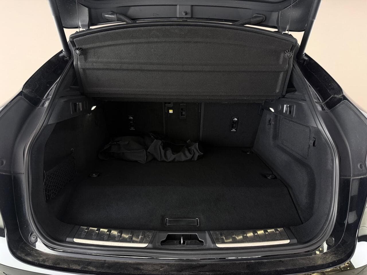 Jaguar F-PACE thumbnail Boot