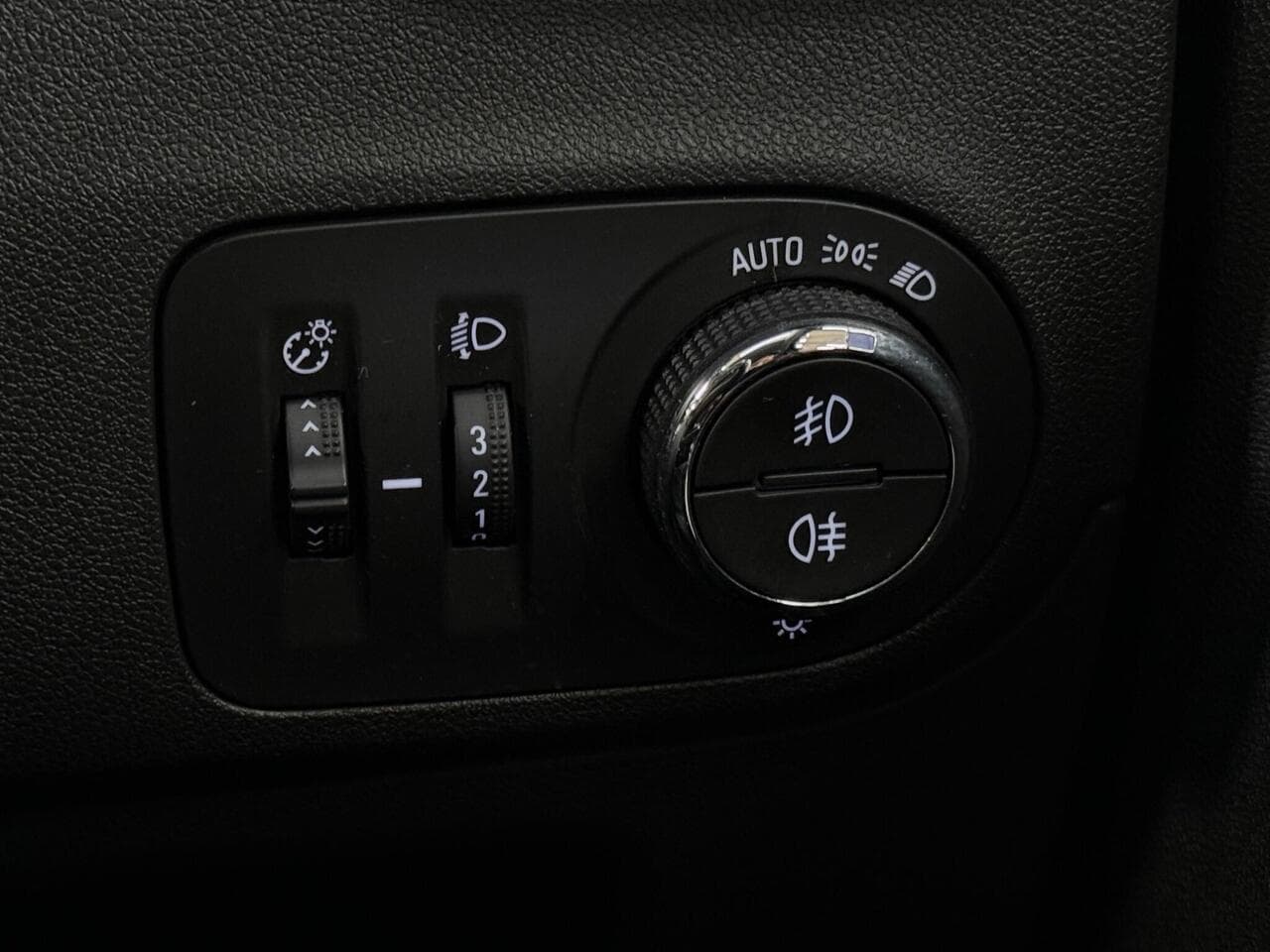 Vauxhall Crossland X thumbnail Misc Controls