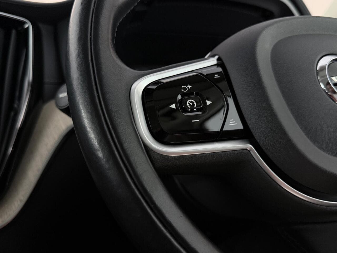 Volvo XC60 thumbnail Misc Controls