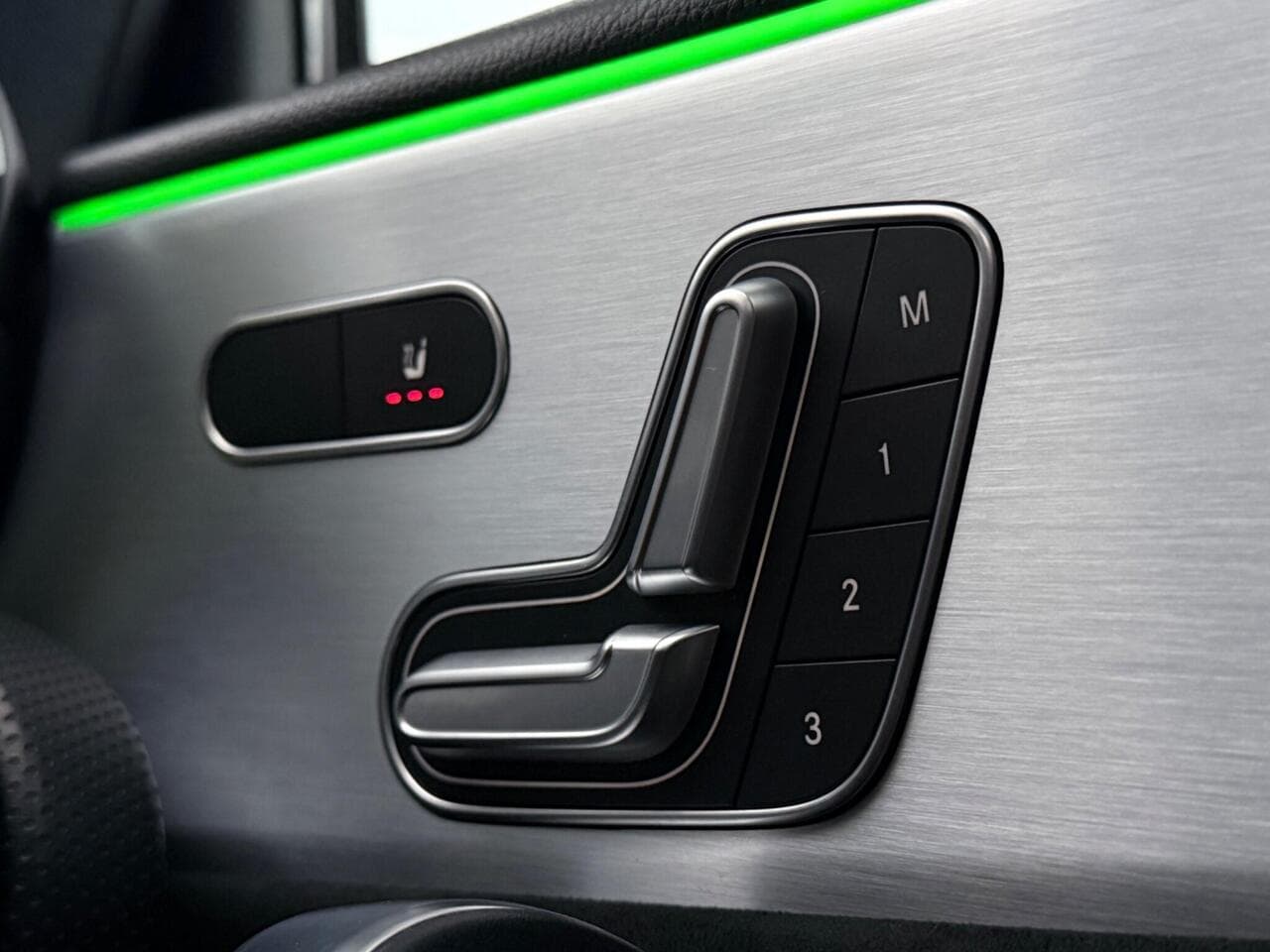 Mercedes-Benz A Class thumbnail Misc Controls