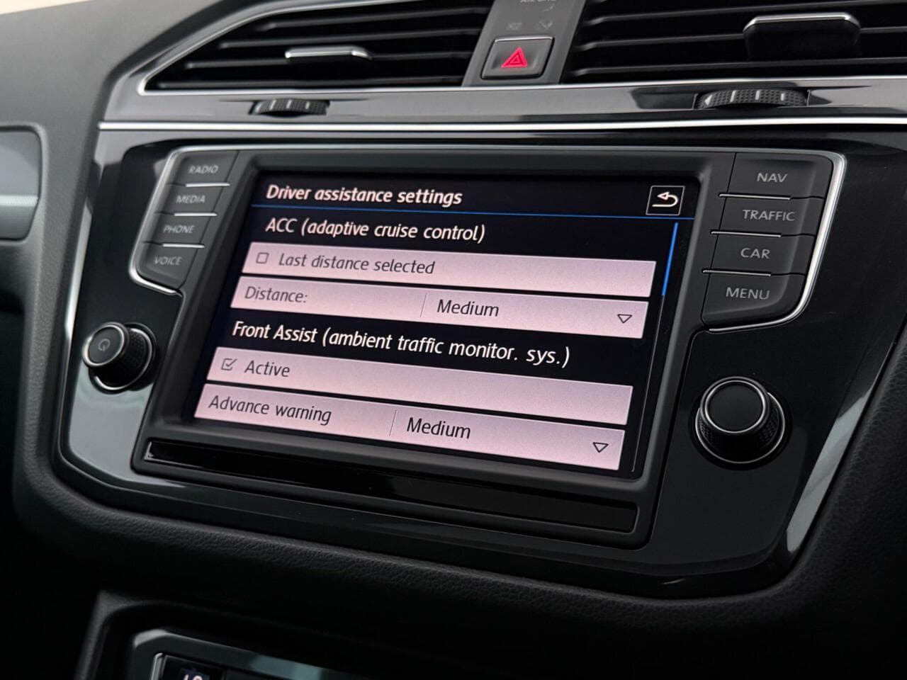 Volkswagen Tiguan thumbnail Infotainment System