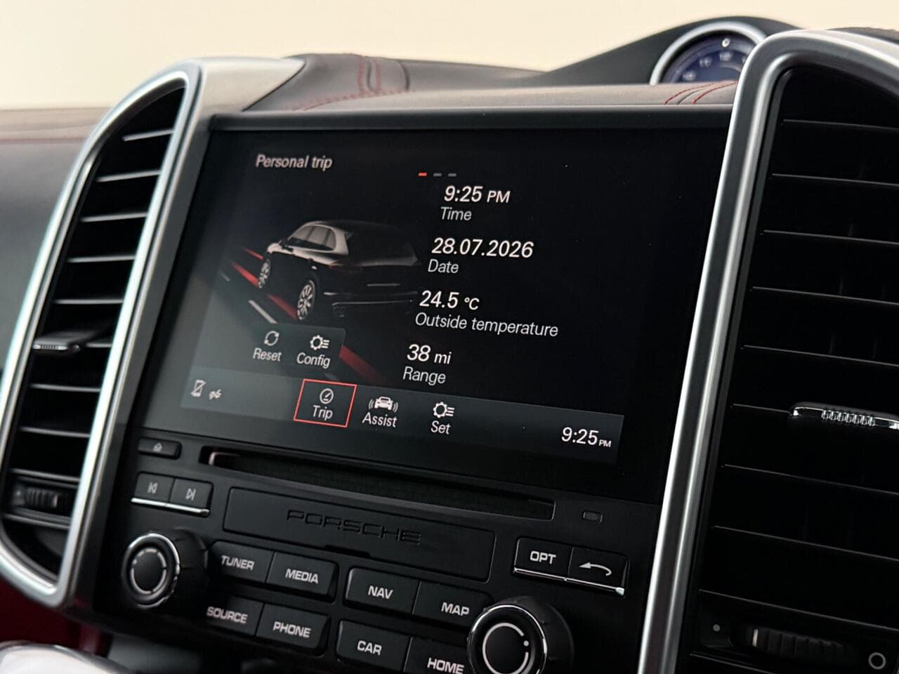 Porsche Cayenne thumbnail Infotainment System