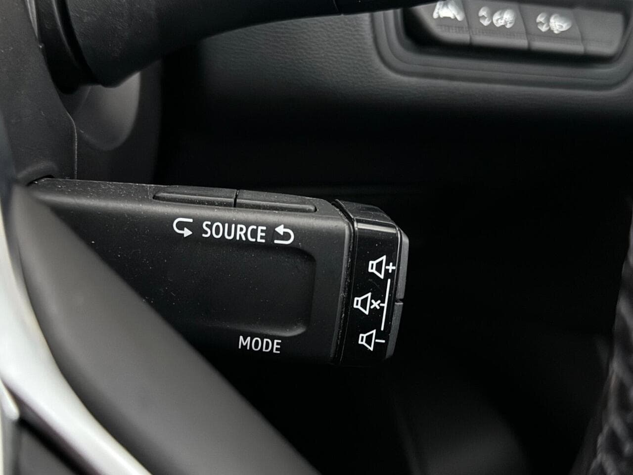 Renault Captur thumbnail Misc Controls