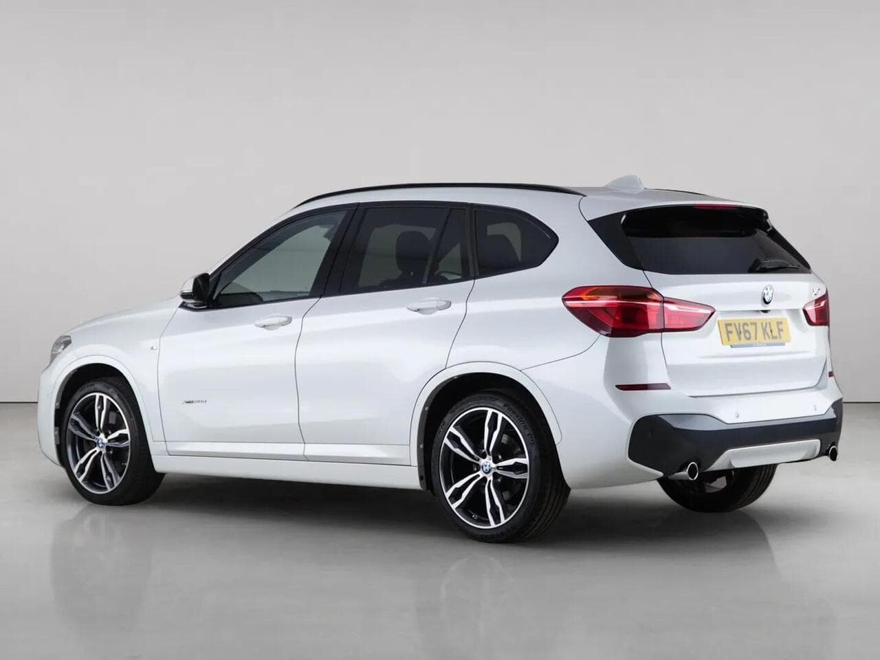 BMW X1 thumbnail Rear Left