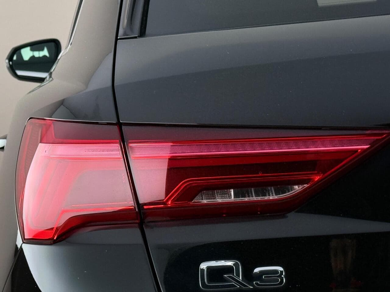 Audi Q3 thumbnail Lights Rear