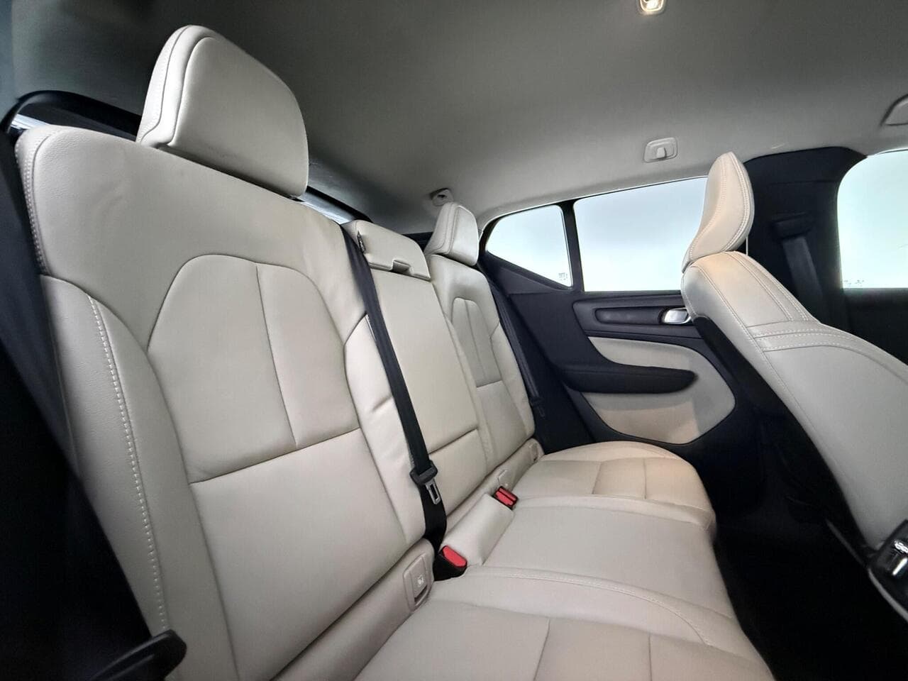Volvo XC40 thumbnail Seats Rear