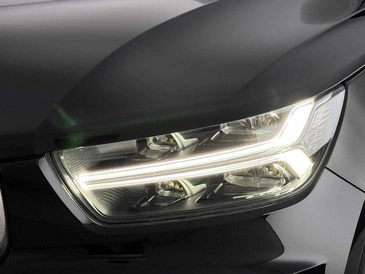 Volvo XC40 thumbnail Lights Front