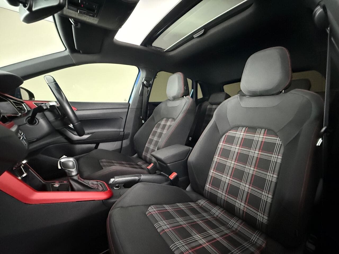 Volkswagen Polo thumbnail Seat Front Passenger