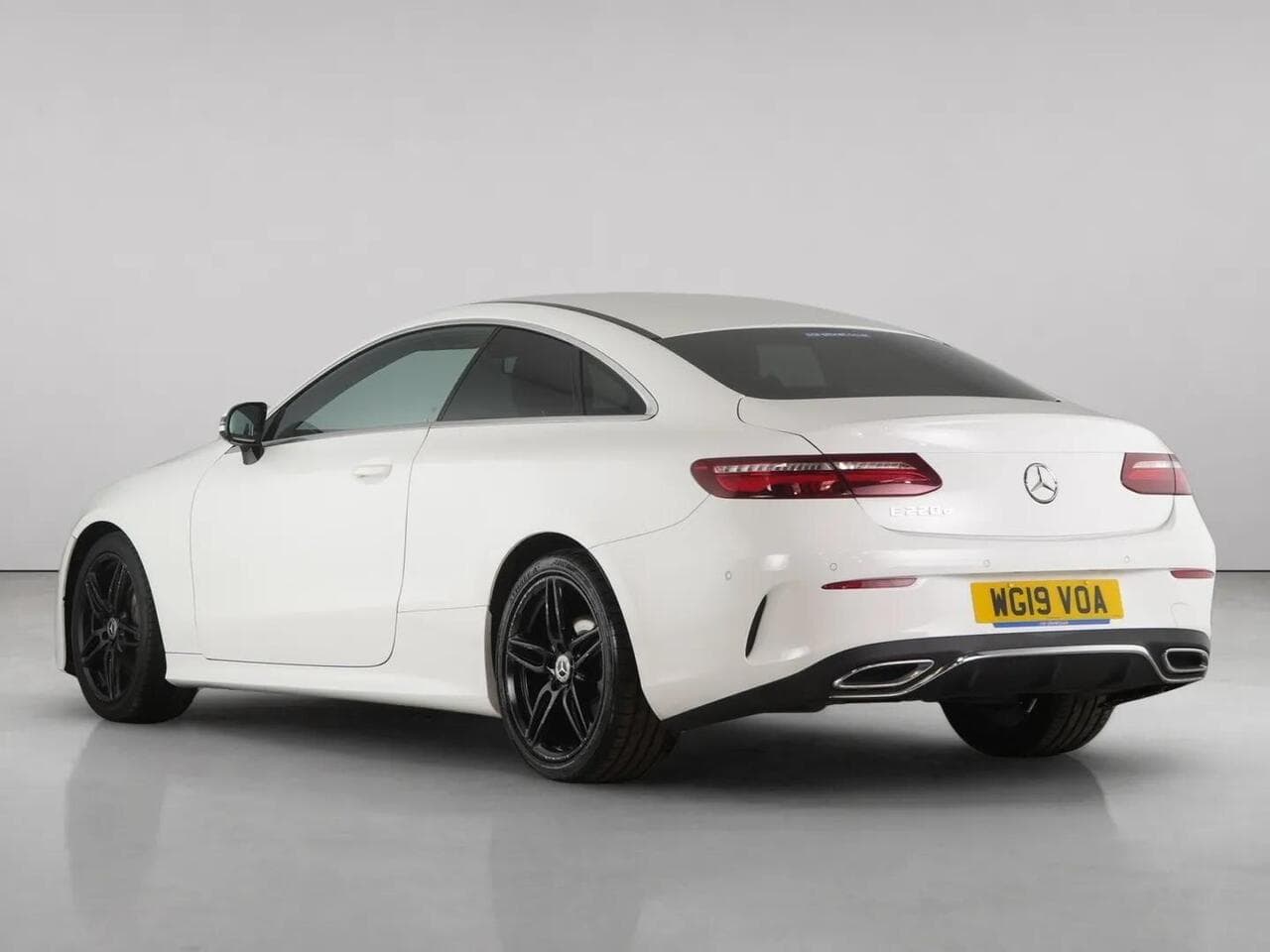 Mercedes-Benz E Class thumbnail Rear Left