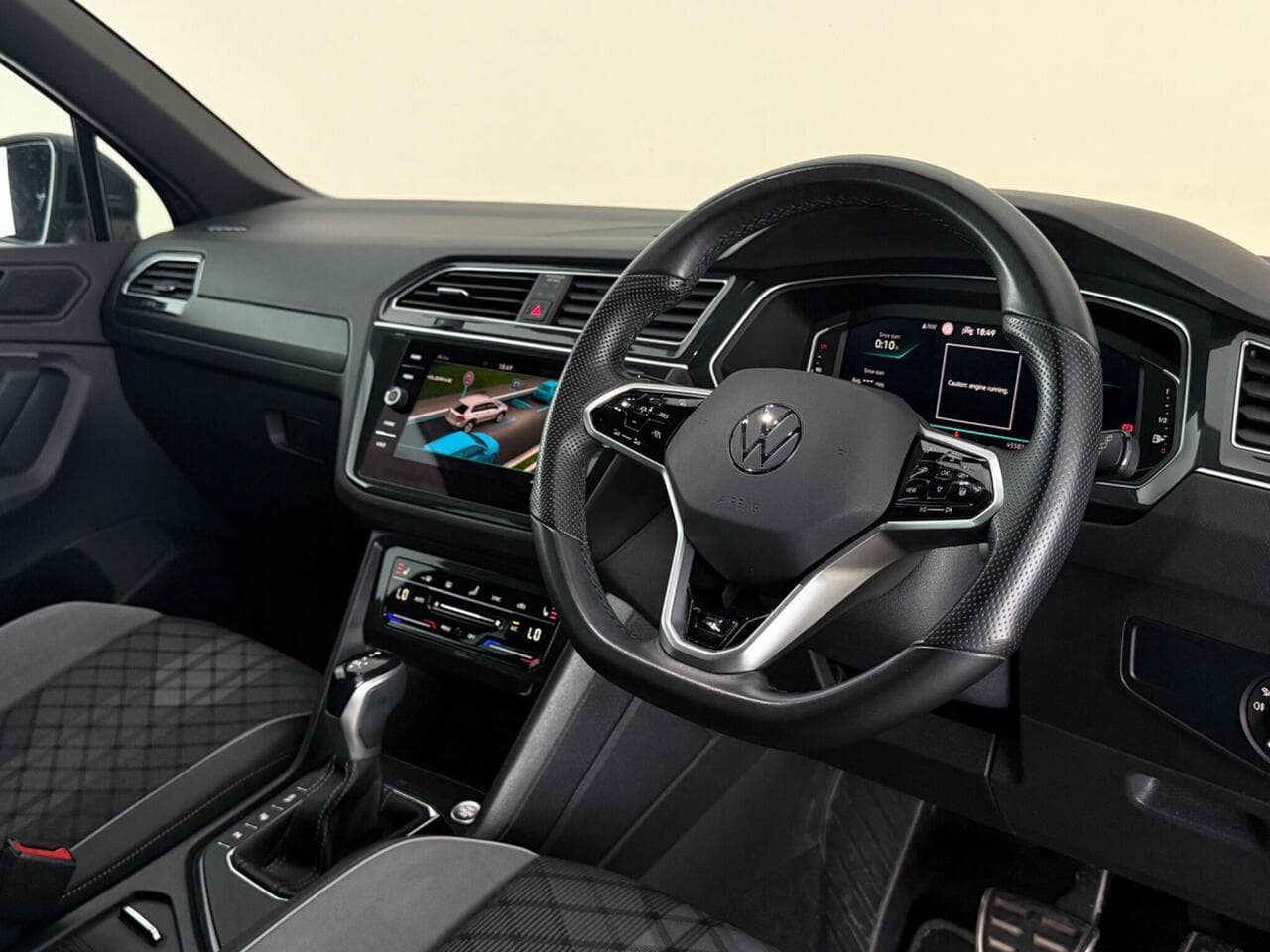 Volkswagen Tiguan thumbnail Interior Front