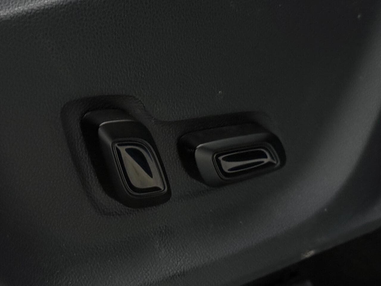 MG MG ZS thumbnail Badge Exterior