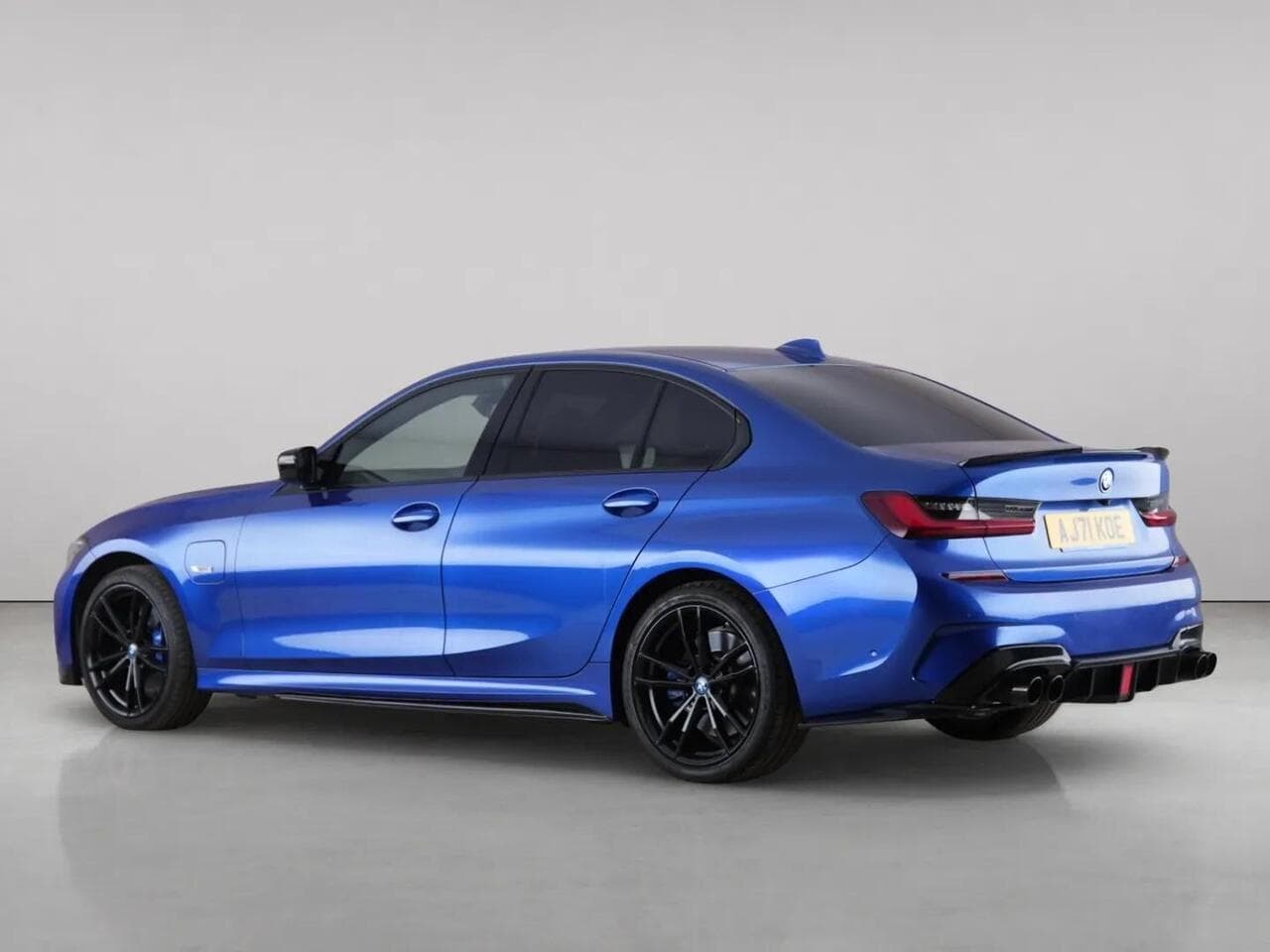 BMW 3 Series thumbnail Rear Left