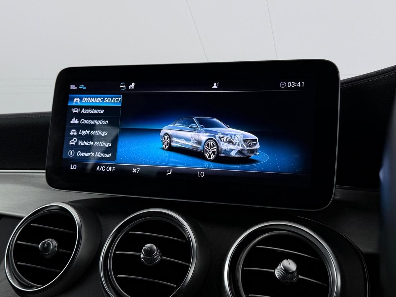 Mercedes-Benz C Class thumbnail Infotainment System