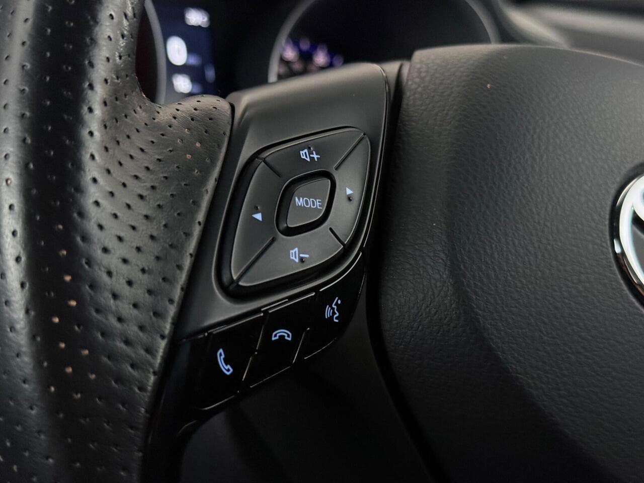 Toyota C-HR thumbnail Misc Controls