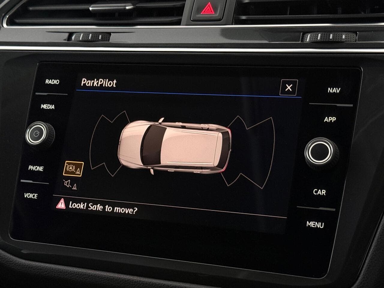 Volkswagen Tiguan Allspace thumbnail Infotainment System