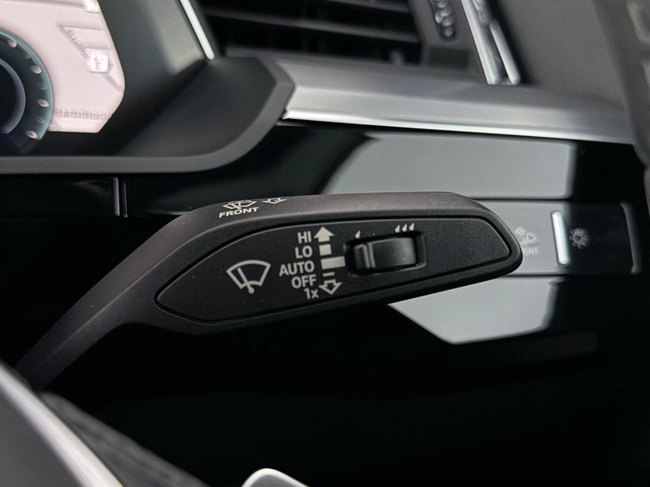 Audi e-tron thumbnail Misc Controls